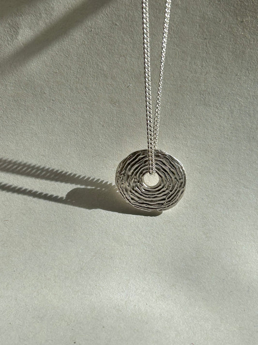 the sketched swirl necklace