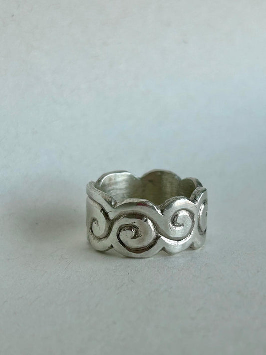 the continuous swirl ring