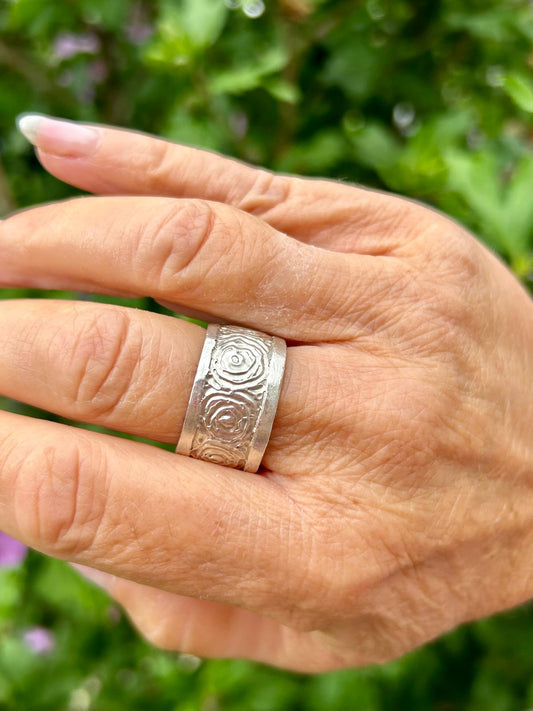 the bigger sketched swirl ring