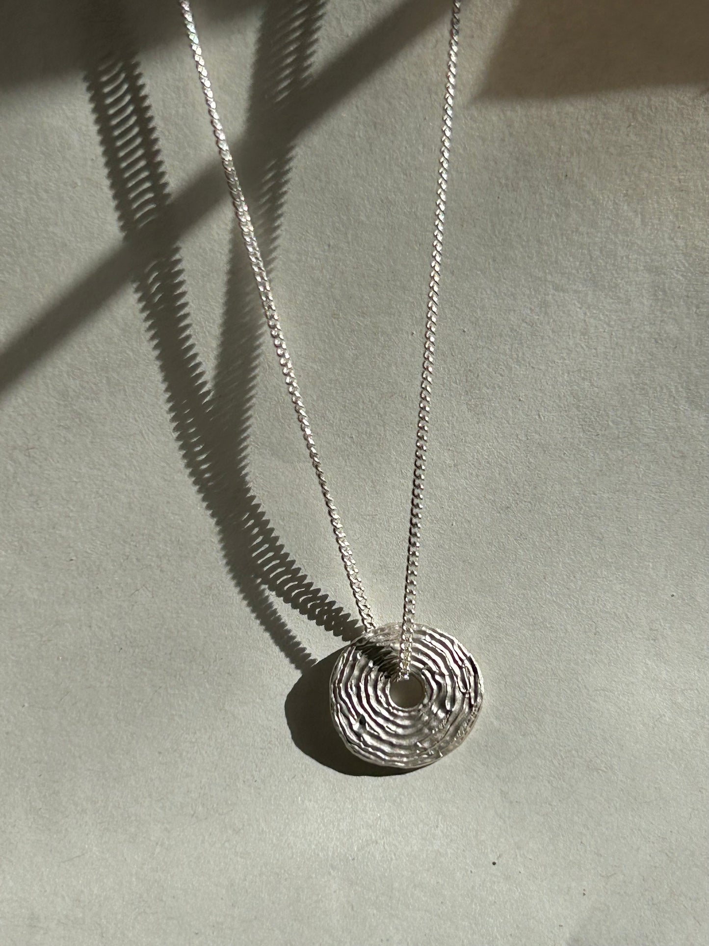 the sketched swirl necklace